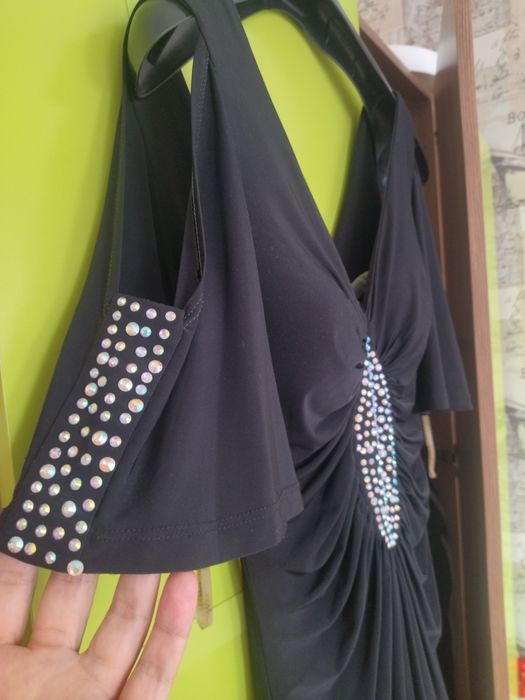 Платья вечерние нарядные