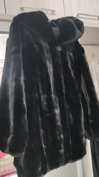 Продается Шуба капюшоном