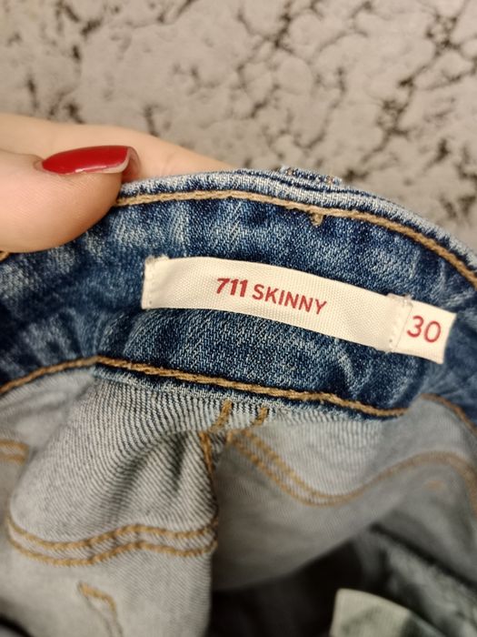 Женские джинсы Levi's