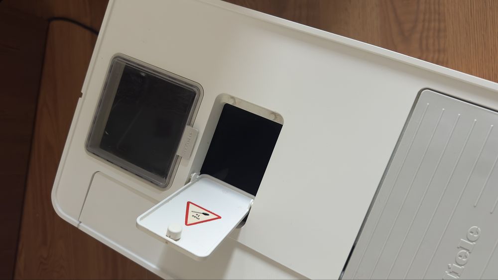 Vând espressor automat premium Miele CM 6350