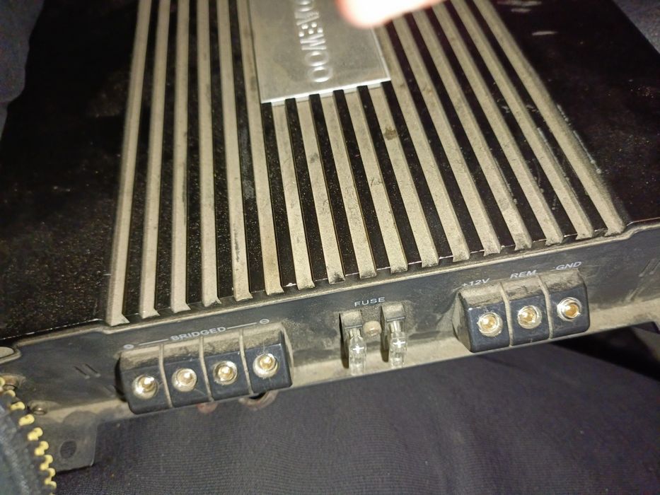 Продам усилители и саб.