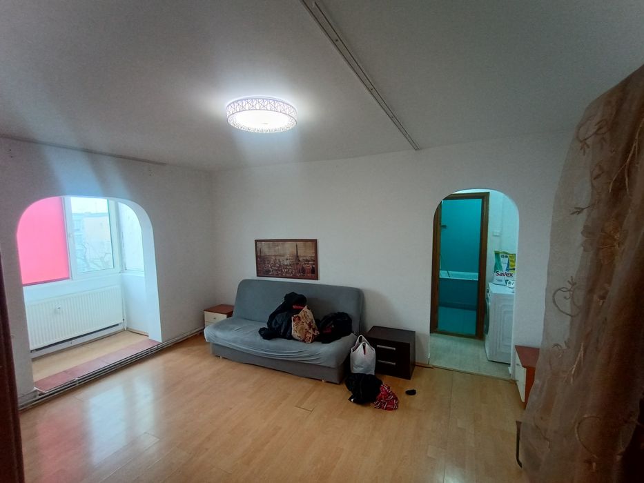 apartament 2 camere semidecomandat loc de parcare stare buna