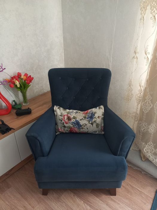 Диван с двумя креслами