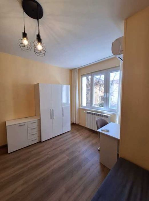 Тристаен апартамент под наем Център