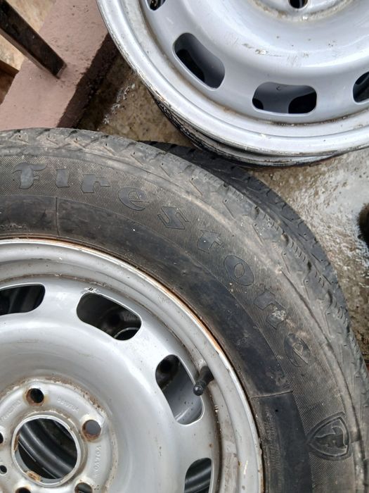 Anvelope Firestone cu jante tabla
