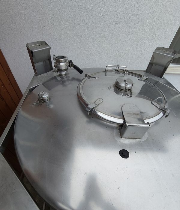 Vând butoi de inox 1000litri