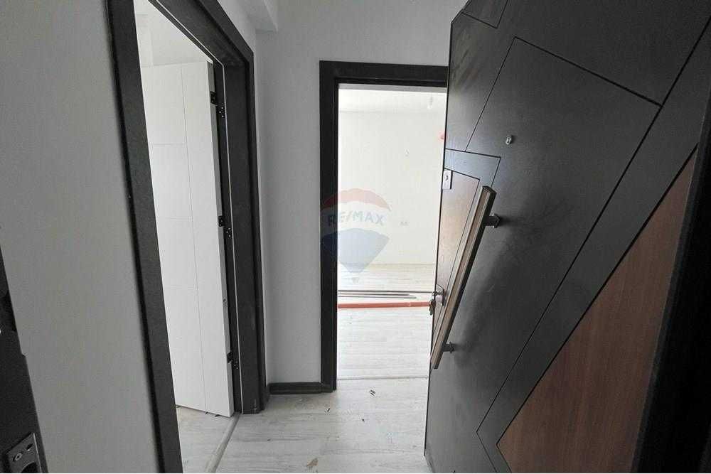 Продава се Двустаен апартамент в Шумен, Добруджански - 54 кв.м за 1455 €/кв.м - Снимка #3