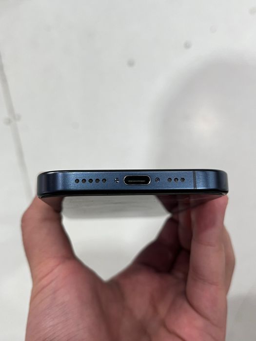 IPhone 15 pro Blue titan