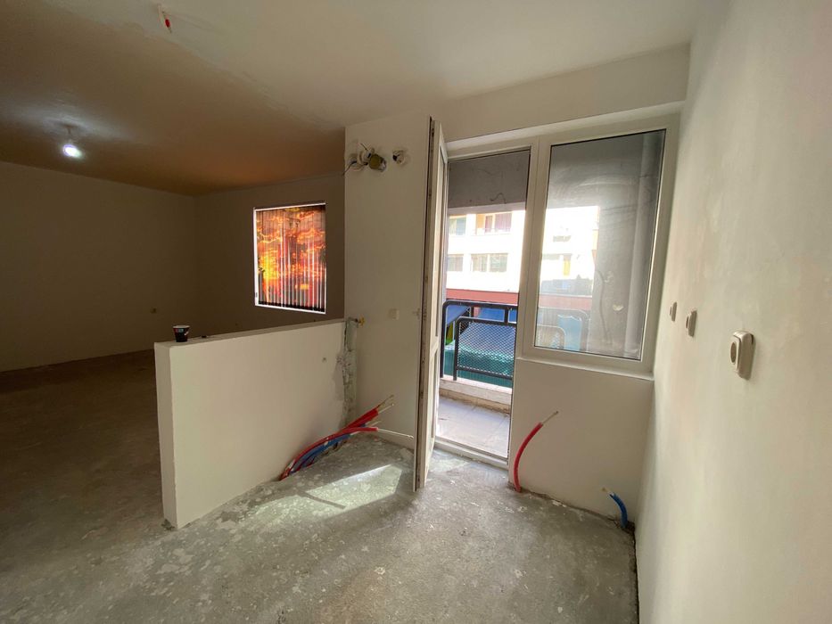 Продава се Двустаен апартамент в Русе, Център - 70 кв.м за 1372 €/кв.м - Снимка #3