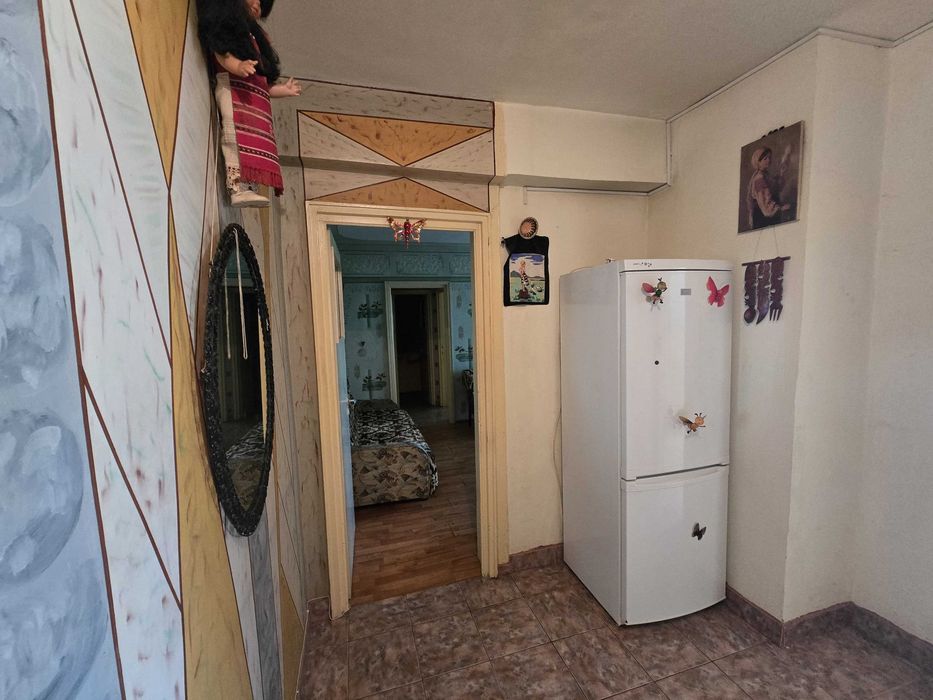 Apartament 2 camere etaj 3 din 4, Bld. Independentei colt cu str. Scolilor