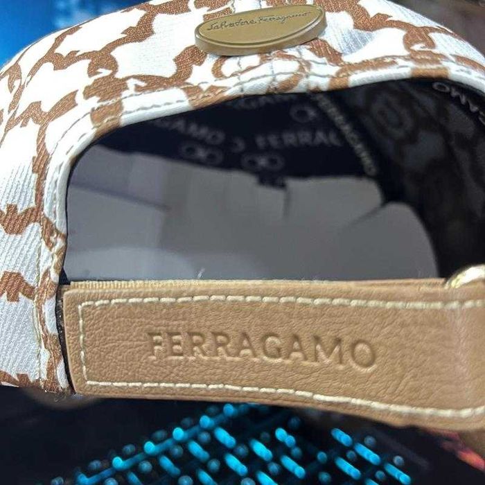 Ferragamo шапка Феррагамо тъмно синьо бяло shapka fashion