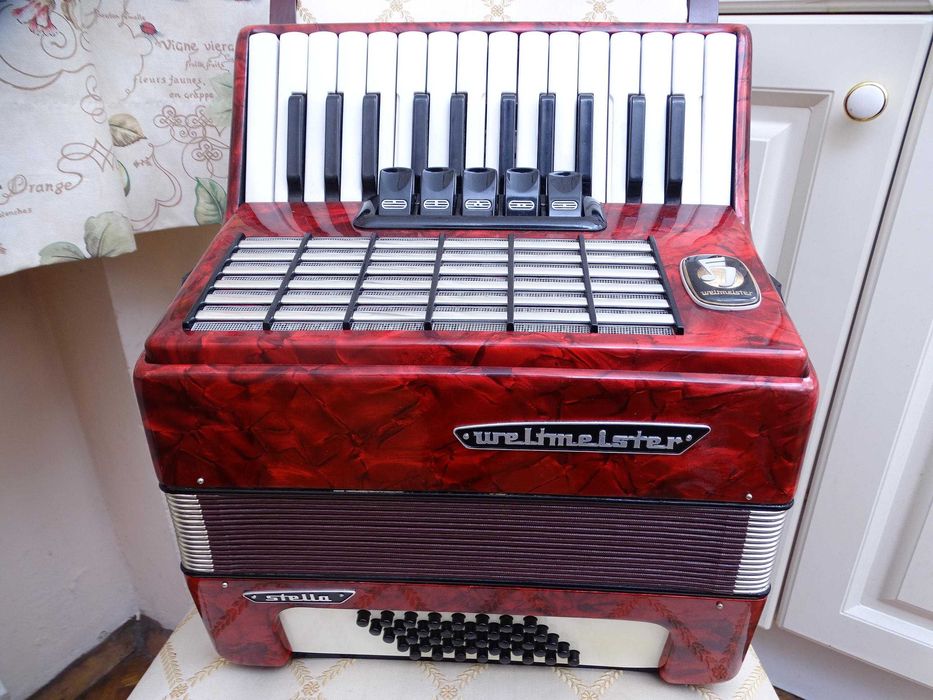 Акордеон Велтмайстер Стела 40 баса