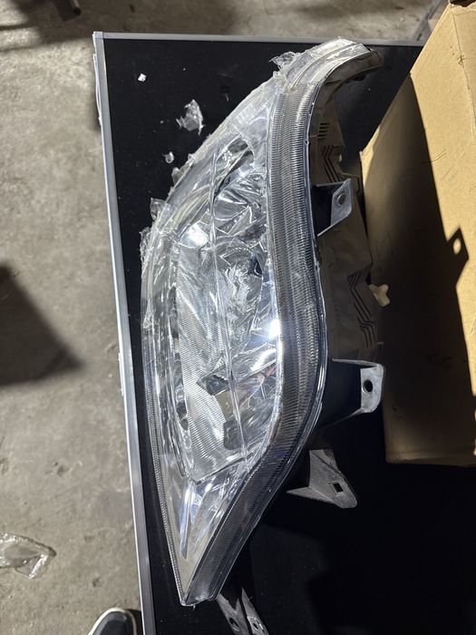 Десен фар за Мерцедес Спринтер 313 нов
