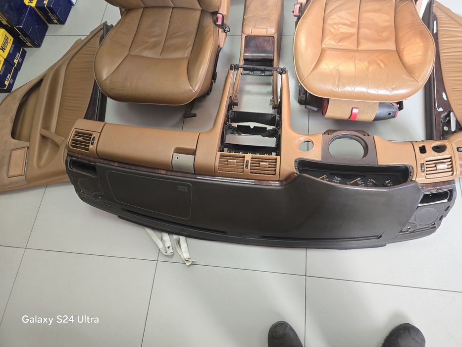 Салон от Mercedes-Benz 210