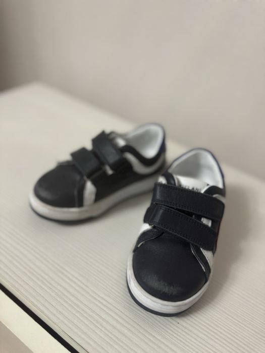 Продам детскую обувь