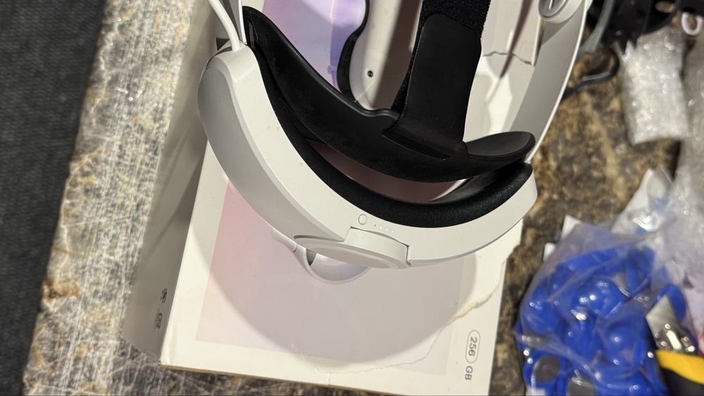 Продам Oculus Quest 2 256 очки виртуальной реальности