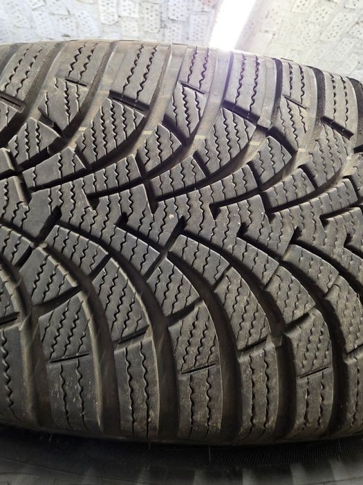 4 бр зимни 205/55/ 16 Goodyear