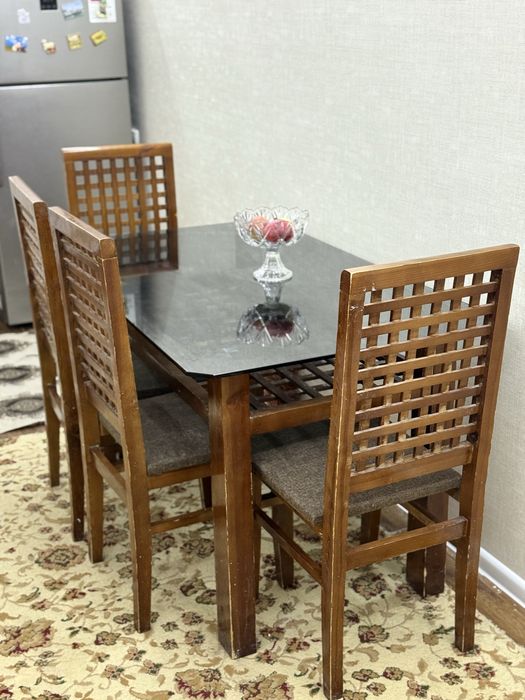 Kuxonniy mebel sotiladi