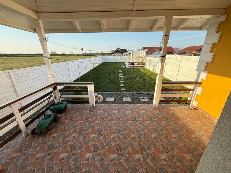 Proprietar vand jumatate duplex Parța