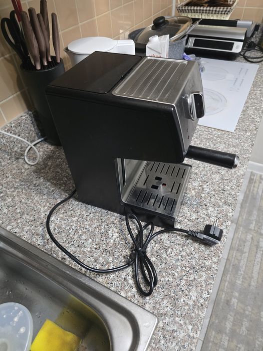 Продам  кофемашину De'Longhi