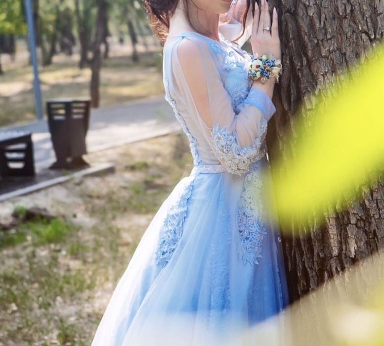 Продам шикарное вечернее платьее