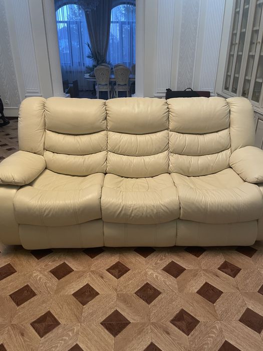 Срочно продается  мягкий уголок кожаный