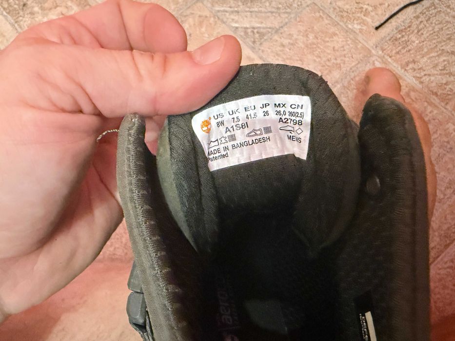 Черни туристически обувки/маратонки Timberland, размери 42 и 37.
