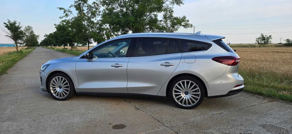 FORD Focus 2022 — imagine 5