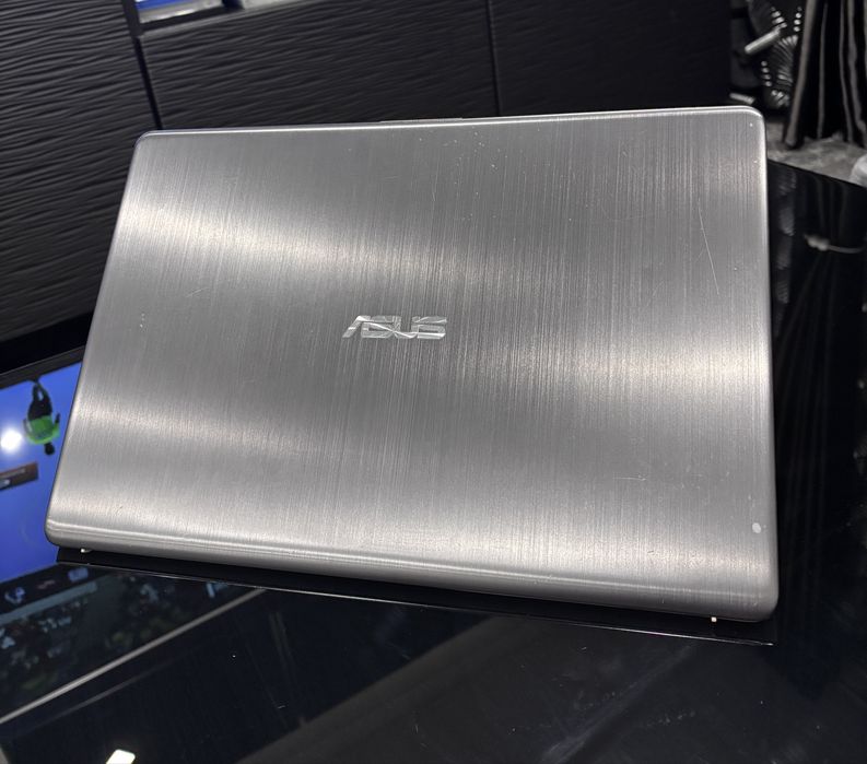Laptop ASUS VivoBook i7, 8GB RAM, Windows 11 Home