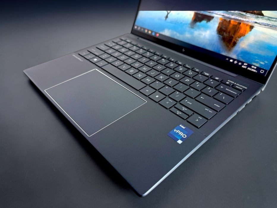Лаптоп HP Dragonfly G4 13" Full HD+ Touch i5-1345U 32RAM LPDDR5 1TBSSD
