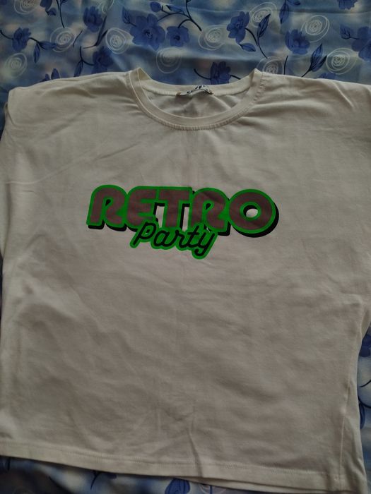 Белая женская футболка