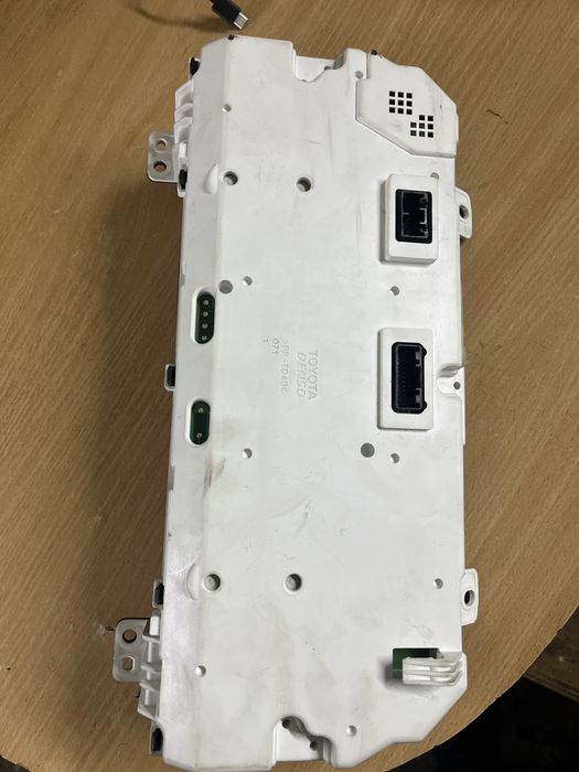 Продам щиток приборов от Camry 55