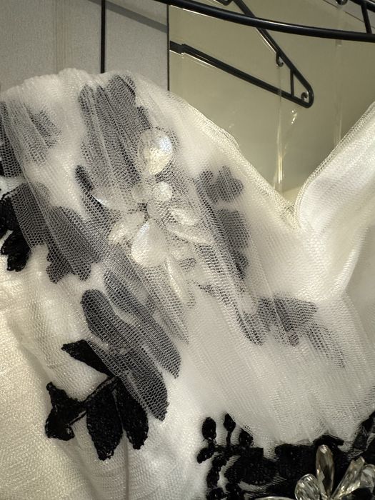 Лукс бутикова рокля; Кожено сако + подарък обувки и портмоне