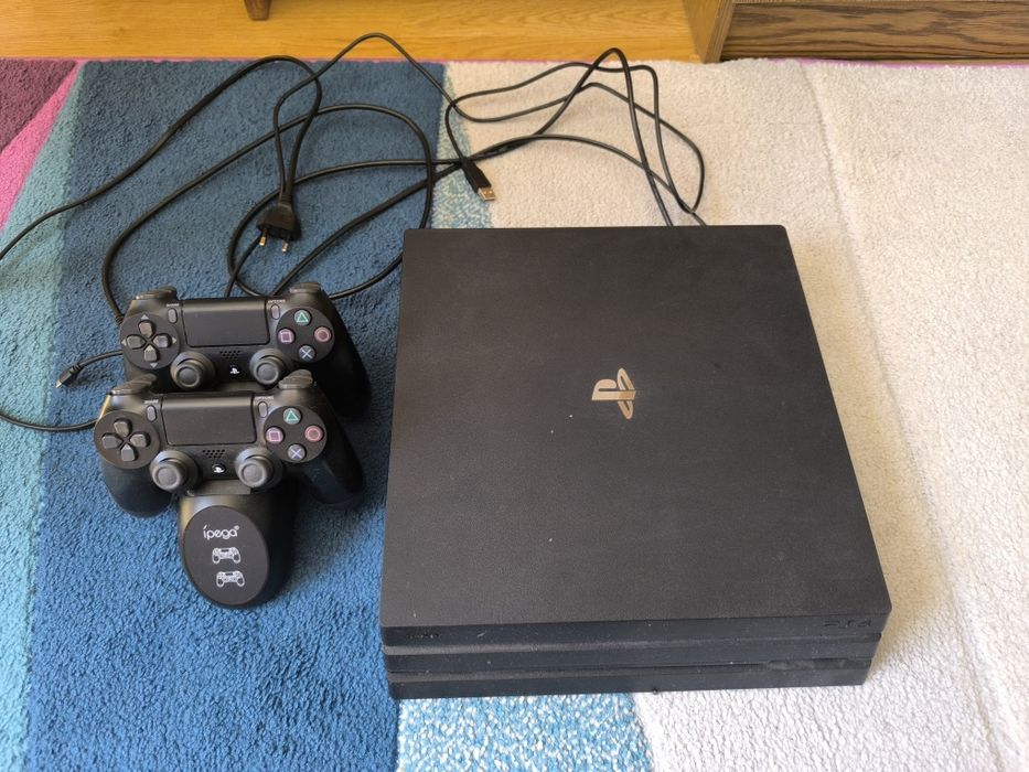 Продавам PS4 PRO 1T