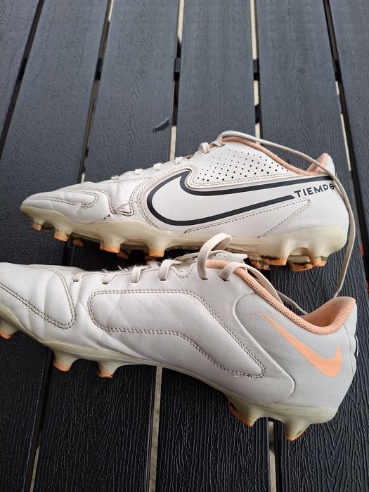 Ghete fotbal Nike Tiempo