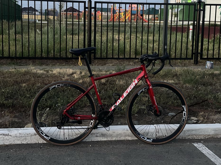 Шоссейный велосипед raleigh