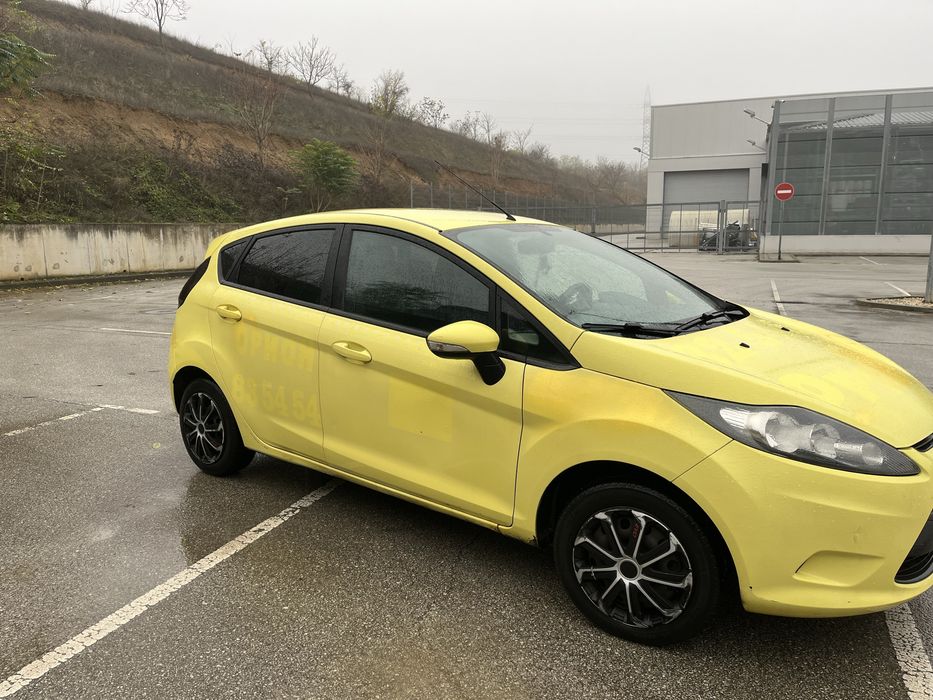 Продавам Ford Fiesta 2011