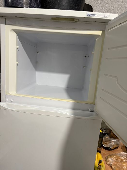 Продается холодильник атлант