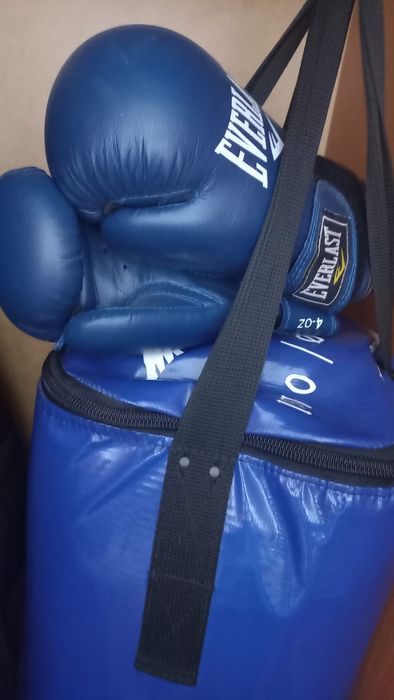 Боксёрская Груша и перчатки