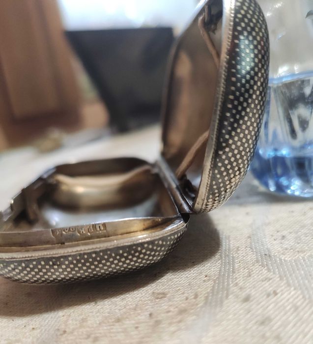 Табакера - сребърна 95,9 грама.