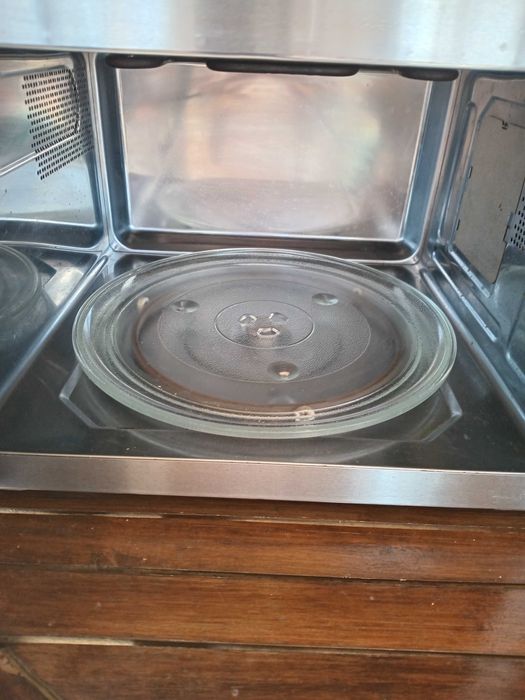 Cuptor microunde Hyundai