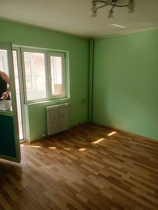 Închiriez apartament
