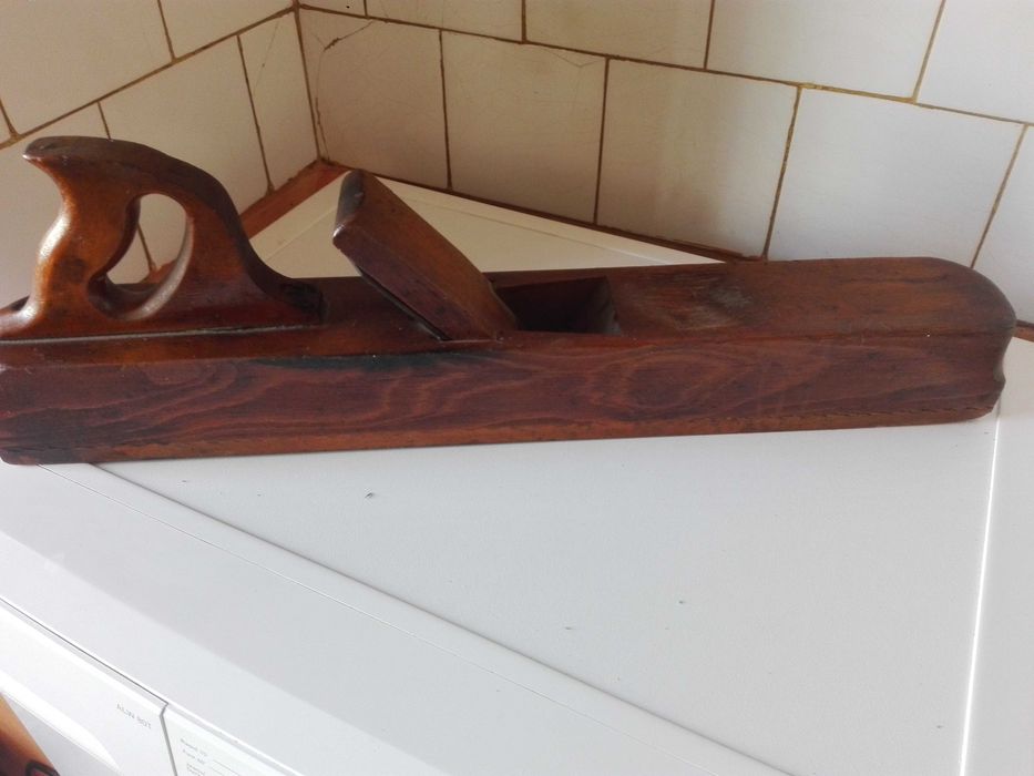 Две стари дърводелски рендета.