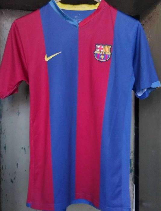 Много стари спортни облекла,