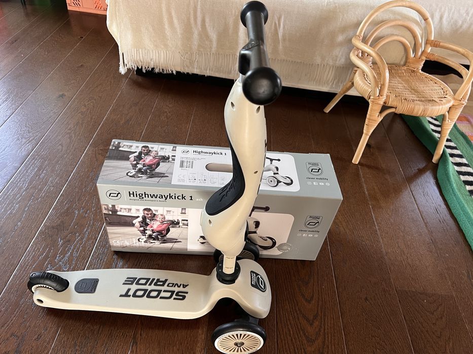 Trotineta ca noua Scoot and ride