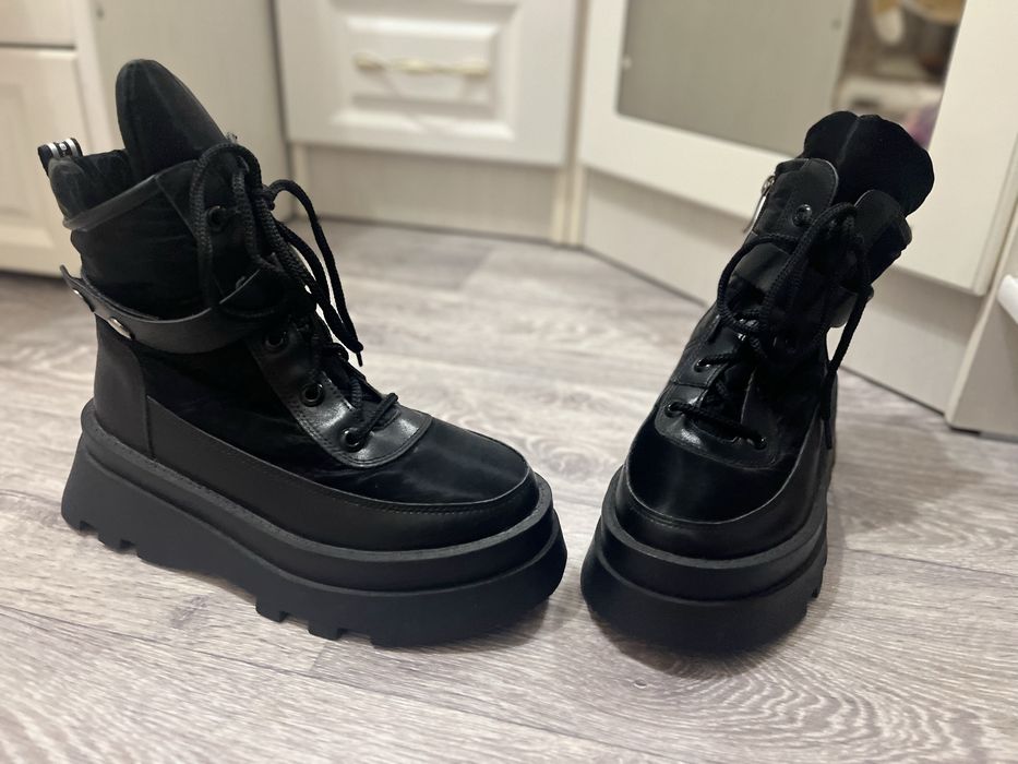 Продам зимние ботинки