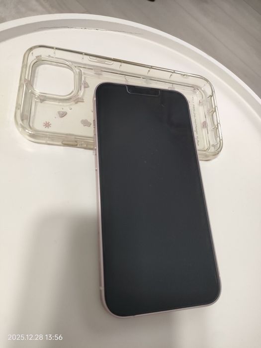 Vând iPhone 13 Pink