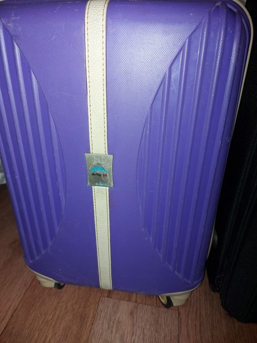 Чемоданы дорожные