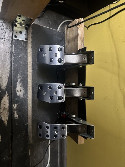 Симулатор волан с педали Logitech G923