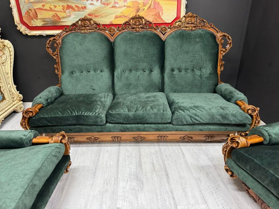 Canapea 3 locuri, 2 fotolii si masuta Italia anilor 50 stil baroc